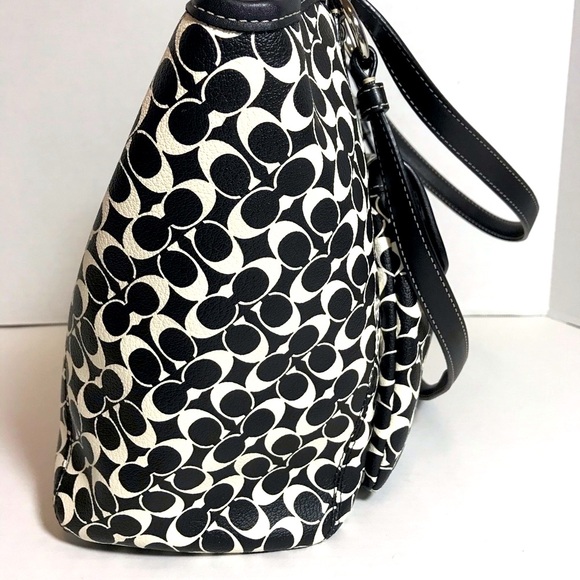 Coach Black and White Logo Tote Looks Brand new! - Picture 5 of 9